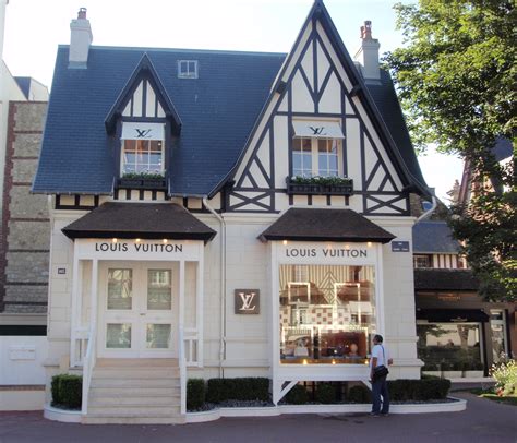 boutique louis vuitton deauville.